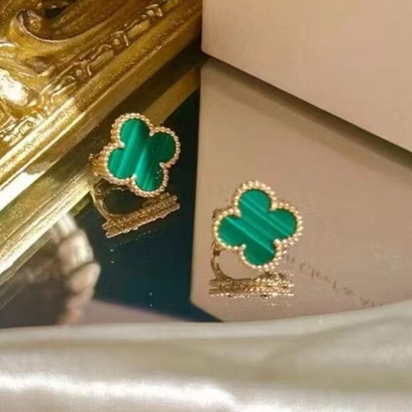 Van Cleef & Arpels Gold and mother of pearl Clover Earrings - Picture 1 of 5